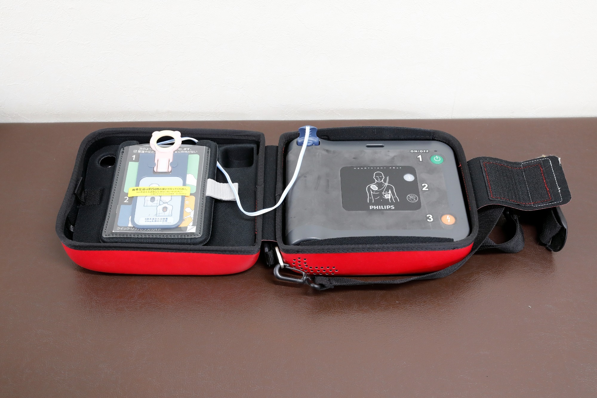 AED(自動体外徐細動器)