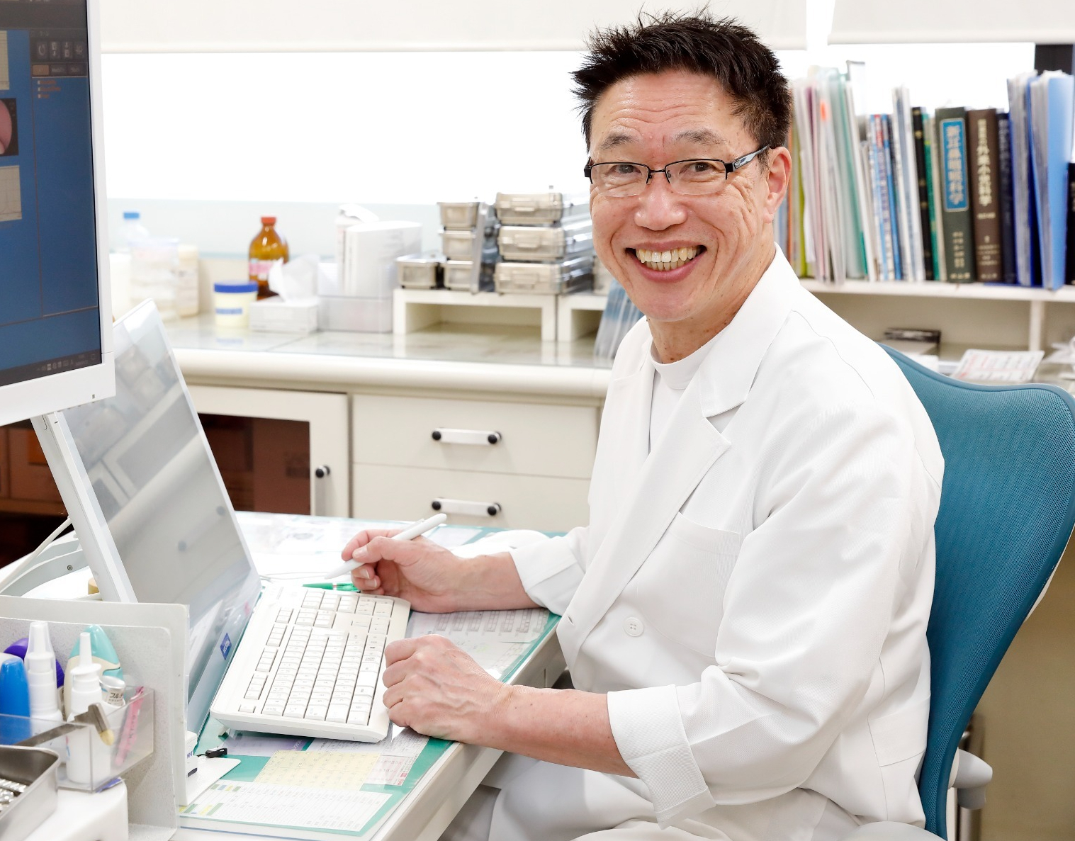 写真：院長：森岡　稔勝（もりおか　としかつ）